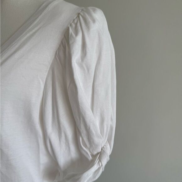 Elegant White V-Neck Women's Top - Picture 3 of 3